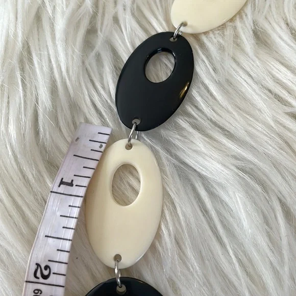 Black and white yin & Yang play dress up statement round beads plastic necklace - Picture 13 of 17